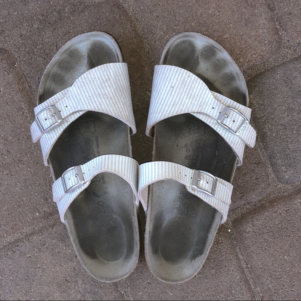 “Birki”Birkenstock 250 (8M) Sandals